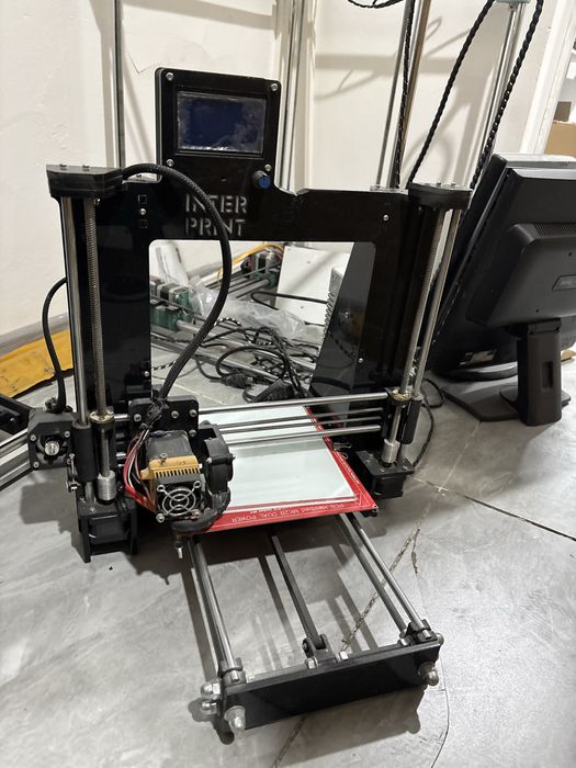 3д принтеры, печатающие из пластика.