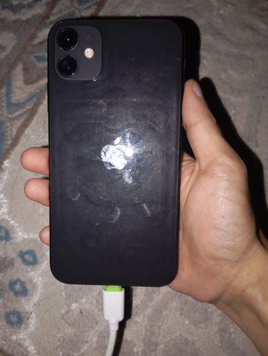 Продам телефон айфон 11 64 акб 70
