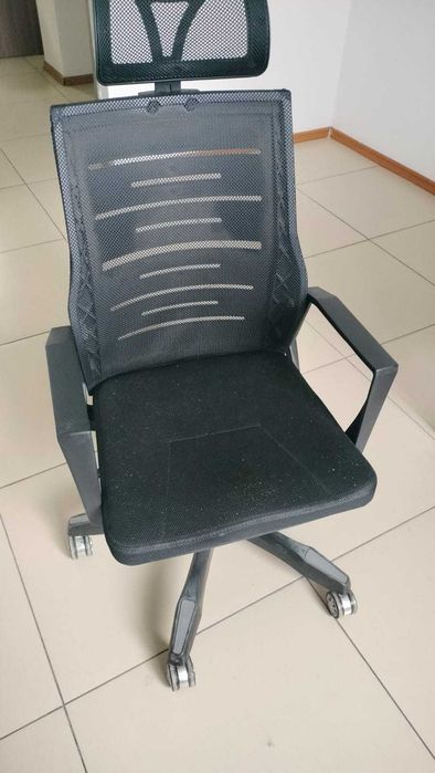 Офисное кресло и стулья