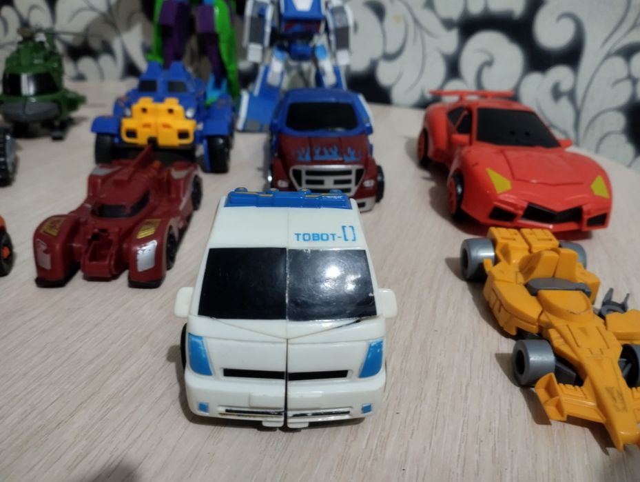 Игрушки  робот трансформер