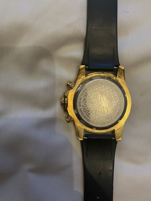 Ceas invicta auriu