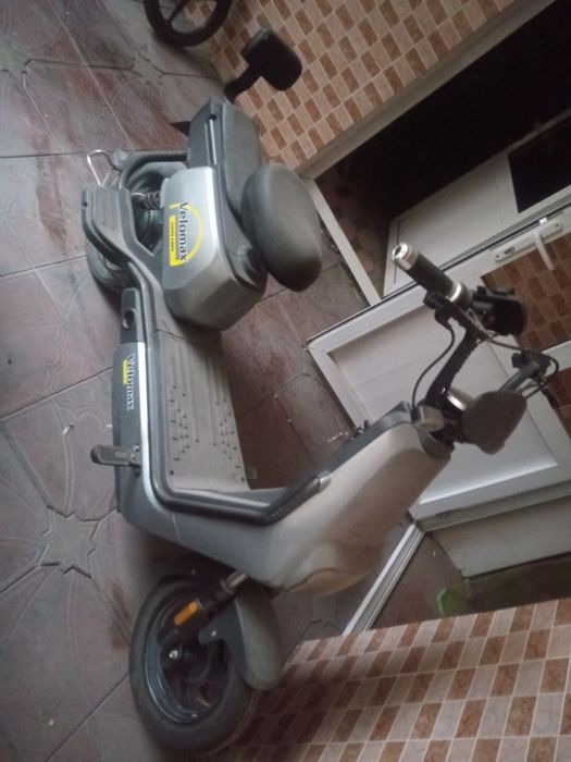 Срочно. Срочно Электроскутер почти новый