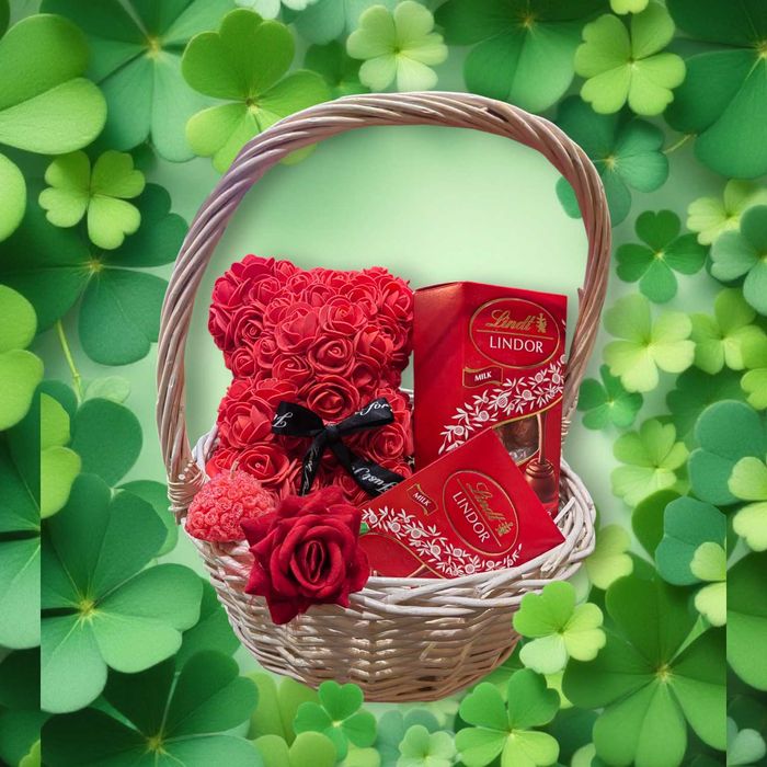 Кошници за подарък! и Мечета от вечни рози!