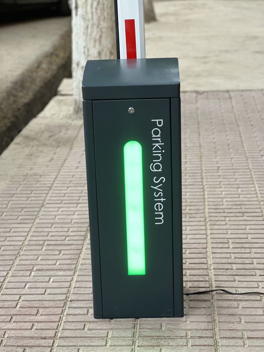 Шлагбаум со световой индикацией и более прочным механизмом и реальной