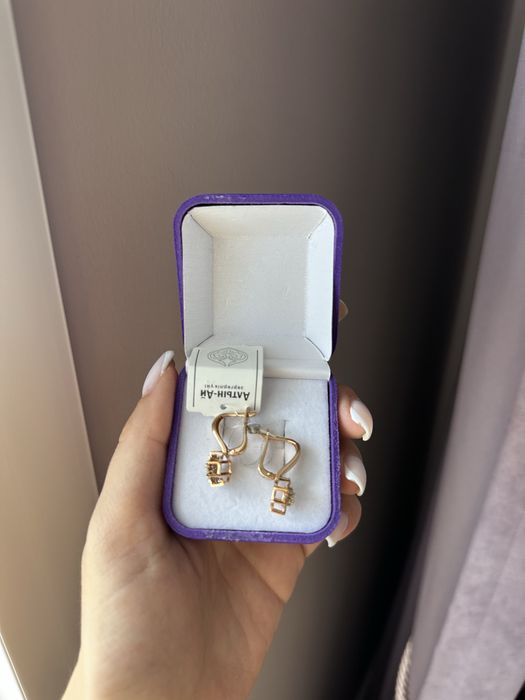 Продам золотые серьги фианит