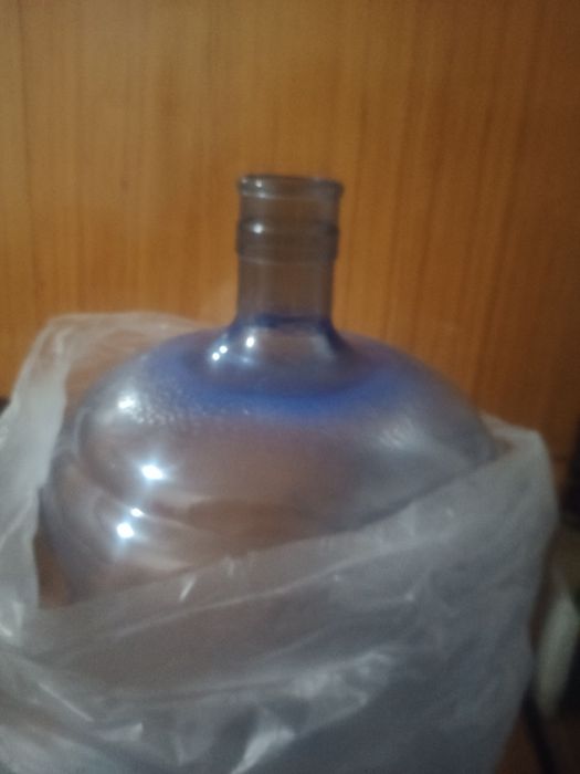 Бутыль 19 литров.