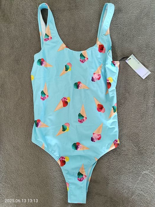 Costum de baie intreg