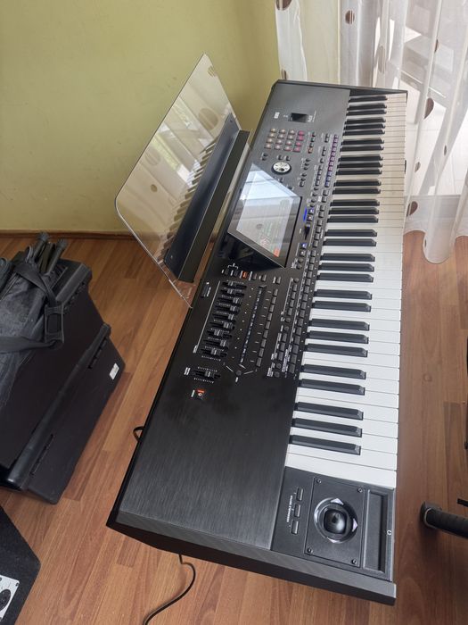 Vand/ schimb Korg PA5X 76 garantie 3 ani