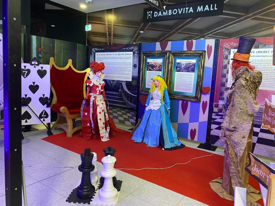 Decor scenografie, pictura, butaforie, efect U.V. arta murala