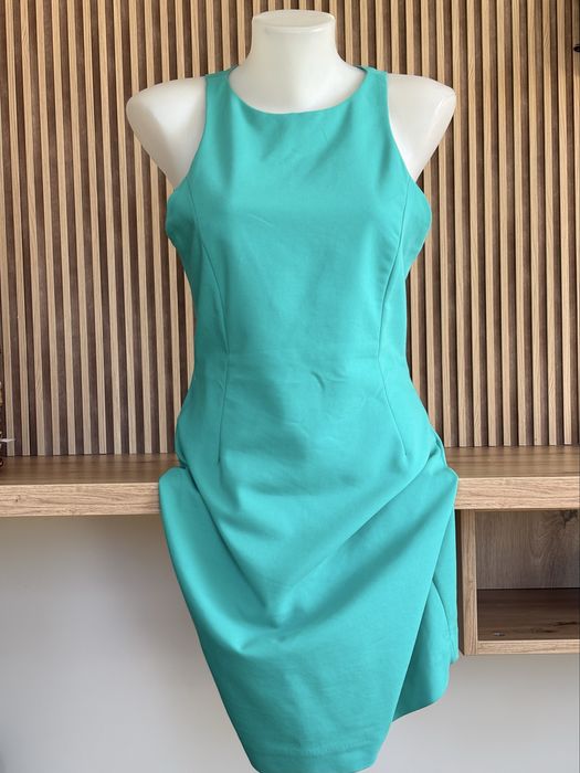 Зелена рокля с къс ръкав