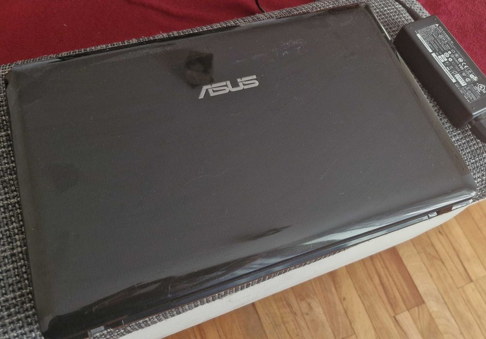 Laptop ASUS X52JU | Intel Core i3 | 4 GB RAM | HDD 500 GB | 15.6" | Funcțional | Pentru office / piese