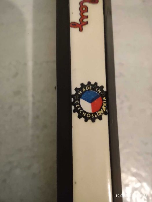 Ракети за тенис на корт и бадминтон