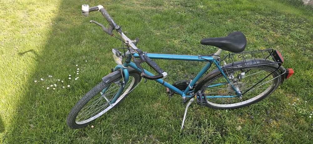 Bicicletă cu far pe dinam si porbagaj