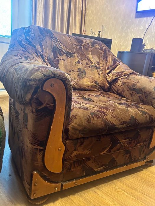 Продается угловой диван не дорогот