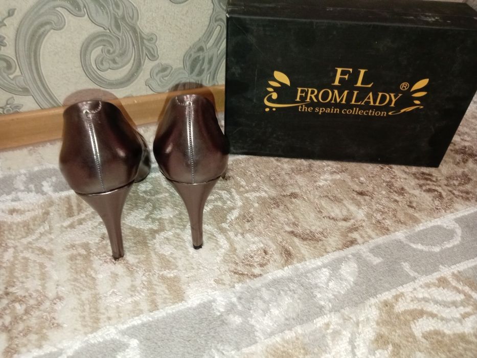 Туфли женские вечерние.