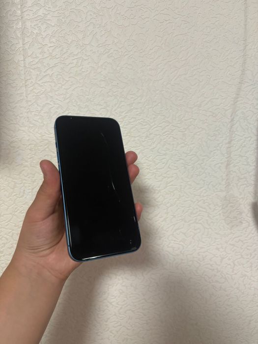 Продам IPhone 13
