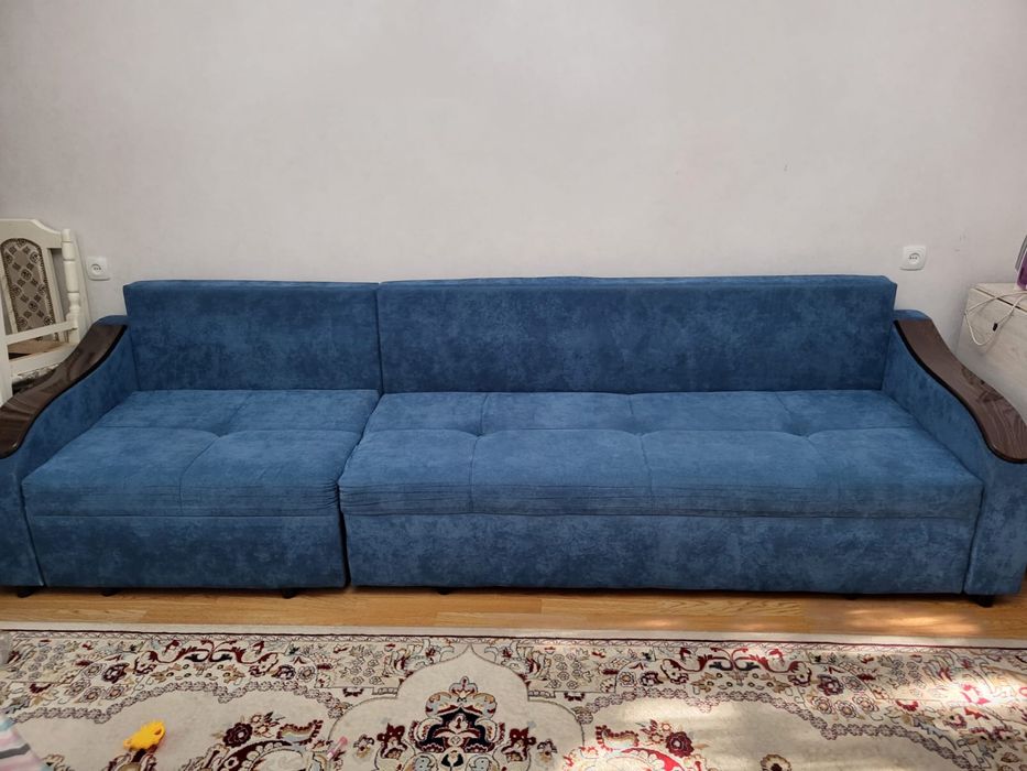 Продам диван есть 4 подужка 3 метра почти новый