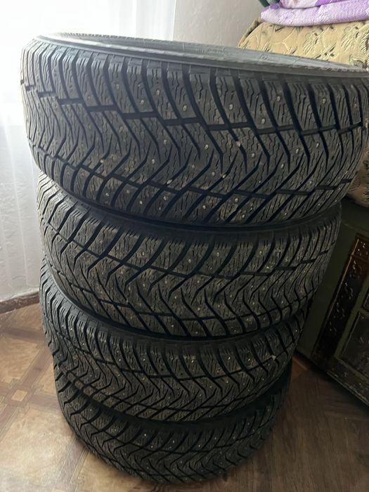 Продам шины YOKOHAMA 235/55 R18 шипы
