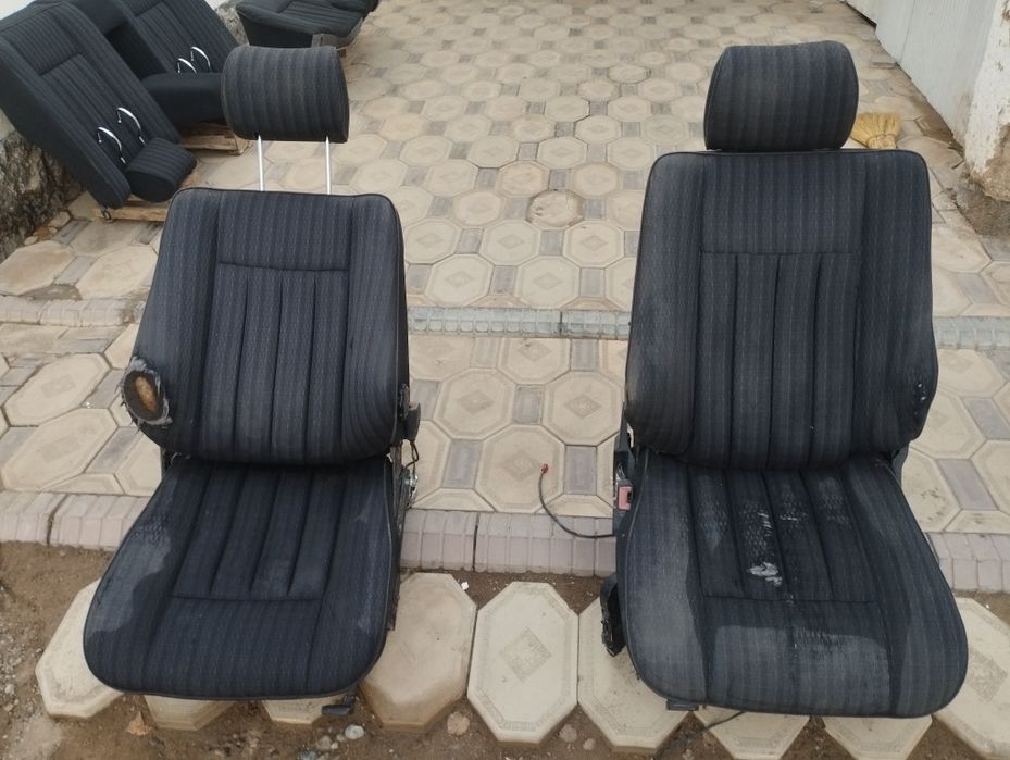 Сиденья 124 мерс