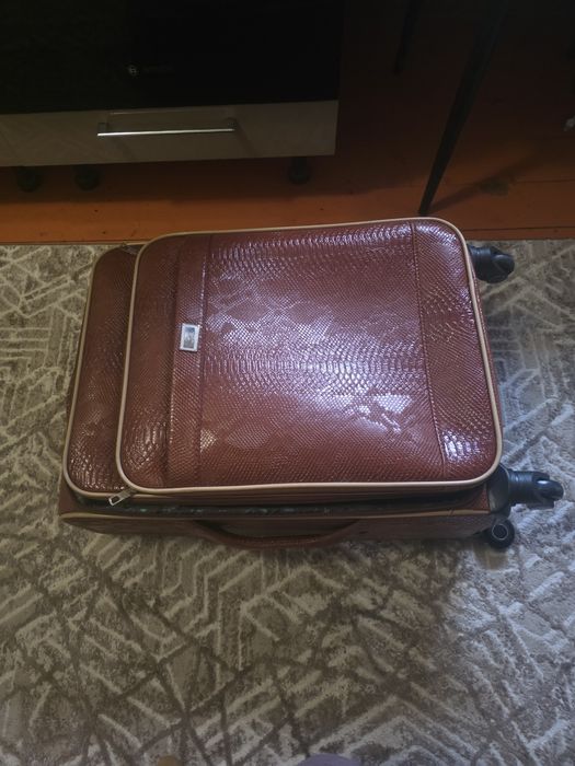 Продам отличный чемодан
