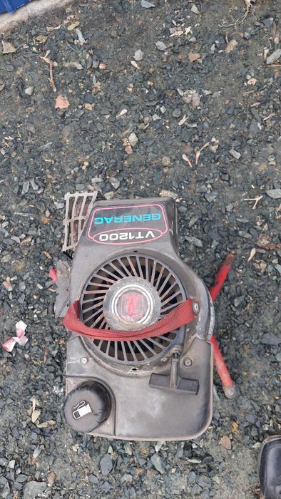 Бензогенератор продам