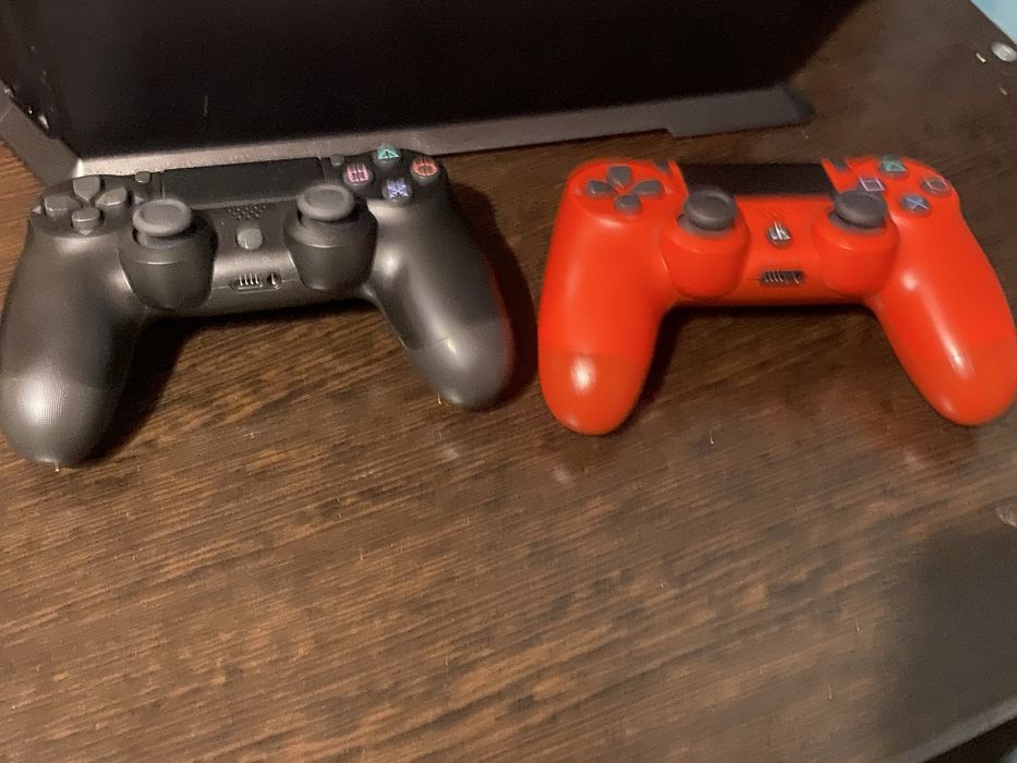 Продам пс4 на 1тб