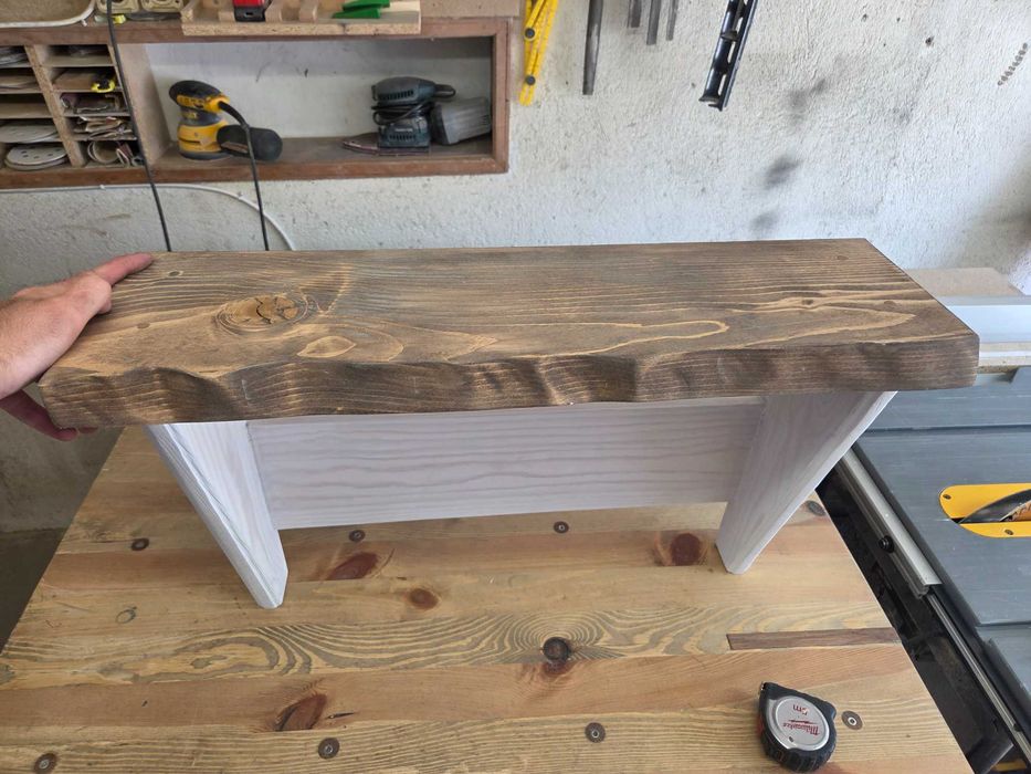 Уникална закачалка от масив с "Live edge" ефект-по Ваш размер и цвят