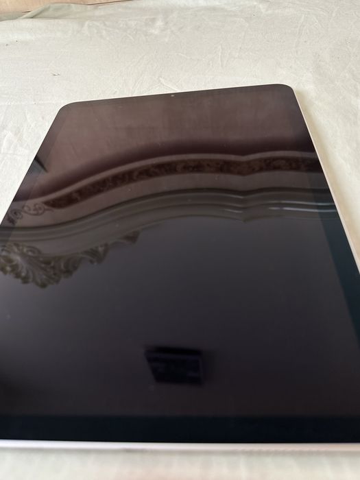 IPad Air 4th generation+ husa antisoc + husa+ cuite+ cablu 2m cu tot cu cap de incarcare.