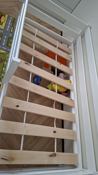 Продам детскую кровать из дерева