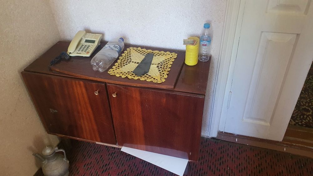 Трюмо с книжной подставкой