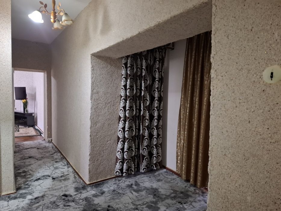 4 xonali kvartira sotiladi frunzinskiy massive delfin yonida