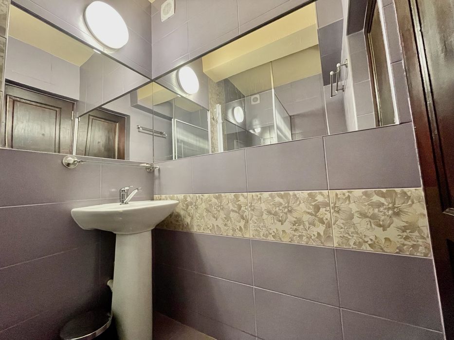 Inchiriez camera cu baie proprie UNTOLD 2000 lei