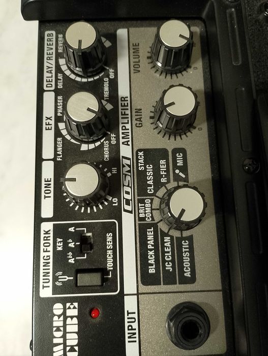 Продавам усилвател за китара Roland Micro Cube.