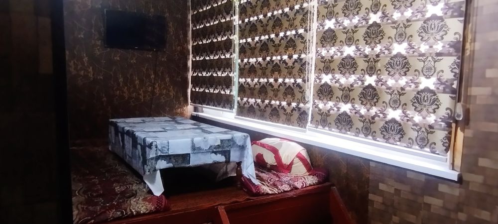 Квартира сентр Кибрая первый этаж с местами 2 машин есть стяжка огород