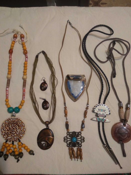 Лот от колиета,обици,гривни