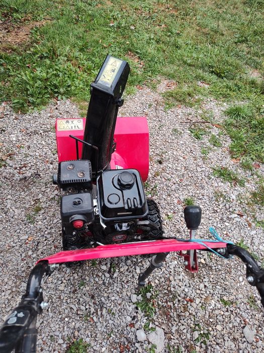 Самоходен бензинов снегорин HECHT 9555, 5.5 к.с., 56 см