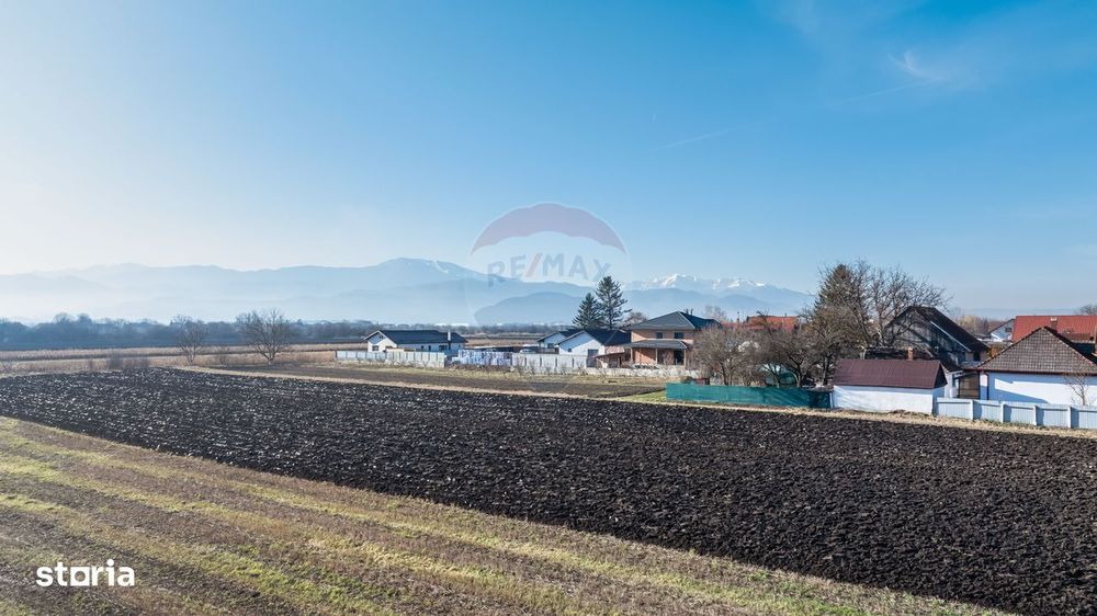 Teren intravilan 9.000 mp pentru dezvoltare rezidențială sau mixtă