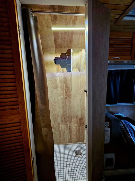 Ocazie unica!!CamperVan- off-grid full utilat! Casă de aventură pe roți!