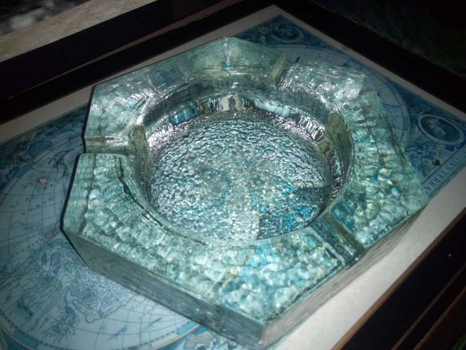 de  vanzare   scrumiera     mare     !!!