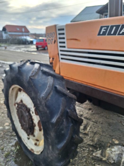 Vând tractor FIAT 110 CP DT 4x4 stare foarte bună de funcționare