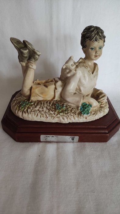 2 порцеланови статуетки дървена основа