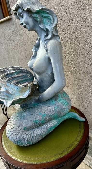 Deosebita statueta-sirena tinand o cochilie-rasina policolora-Anglia