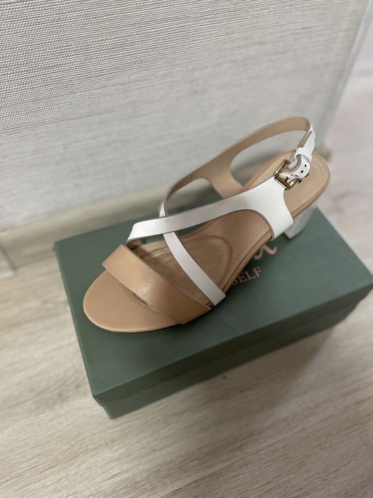 Продаю новую босоножки