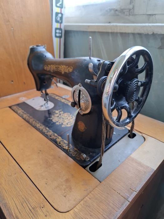 Швейная машинка шкаф