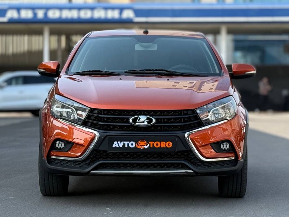 Лада Веста кросс 2018 год 105 000 пробег 1.8 мотор