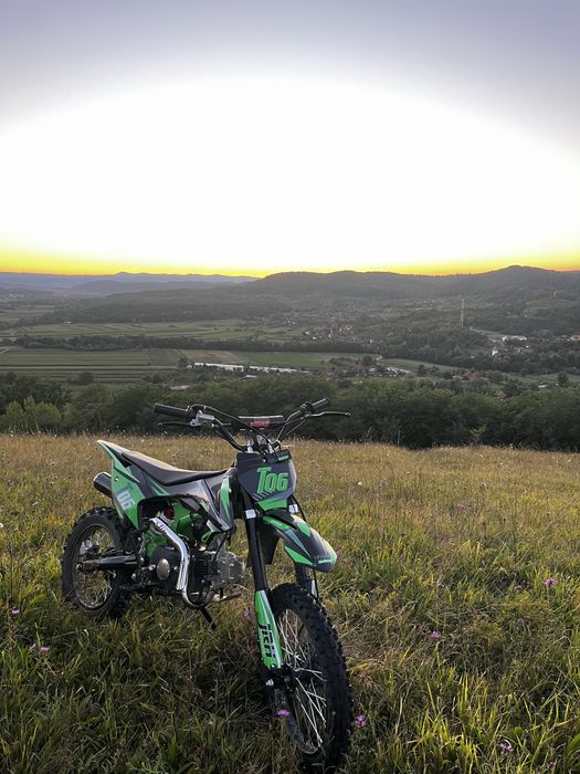 Vand jhr de 125 intr-o stare impecabila