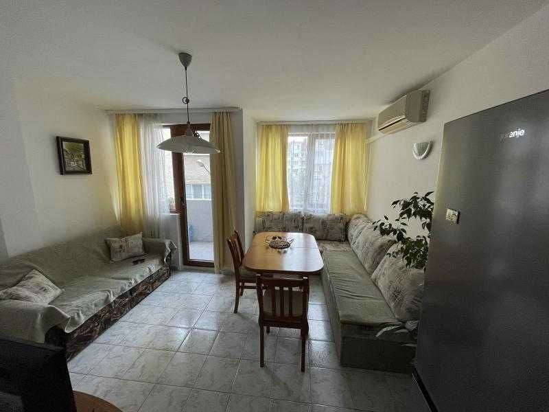 Дава се под наем Тристаен апартамент в Бургас, Център - 80 кв.м за 433.5 € - Снимка #1