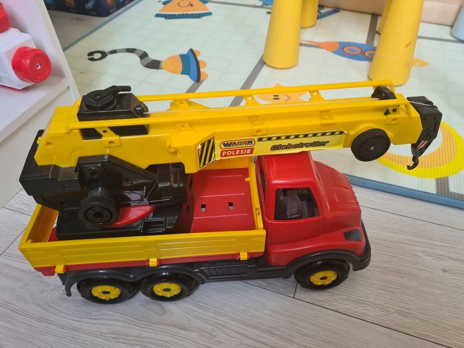 Машинки игрушки в отличном состоянии,