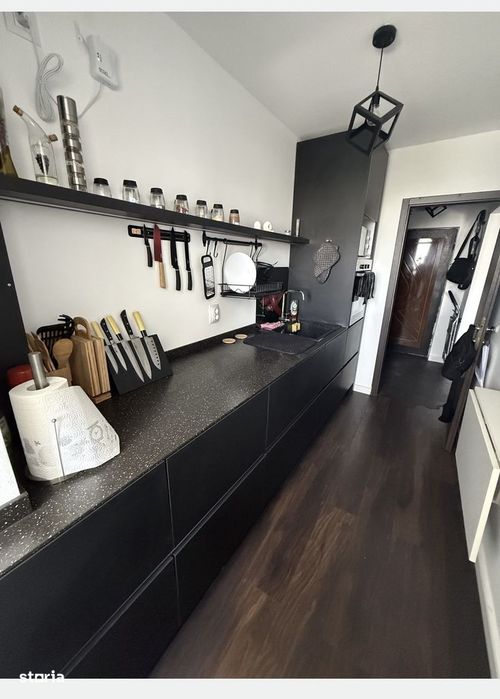 Titan str poștașului studio