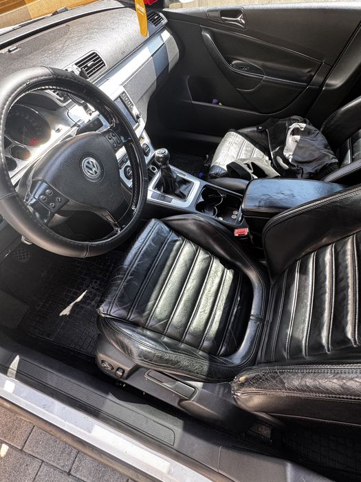 VW Passat B6 2.0 TDI | Piele | Trapă | Dublu Climatronic | Scaune Încălzite | Jante R17 | ITP 03/2027 |